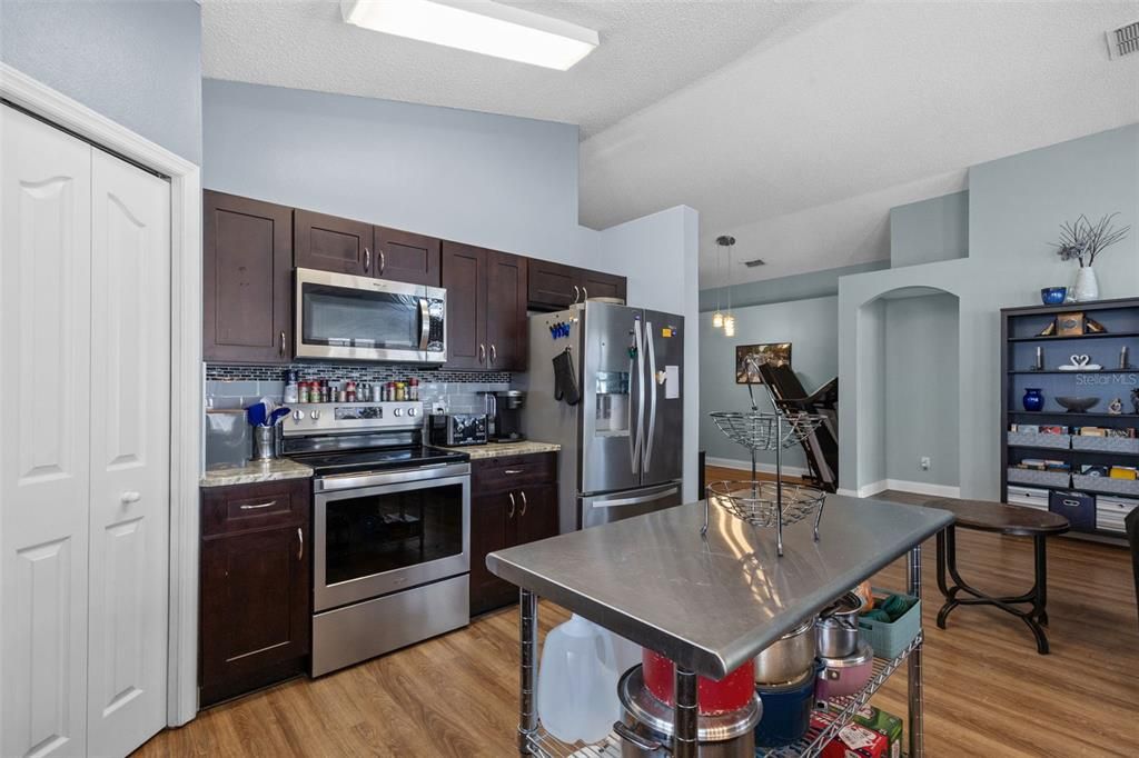 For Sale: $468,000 (3 beds, 2 baths, 1549 Square Feet)