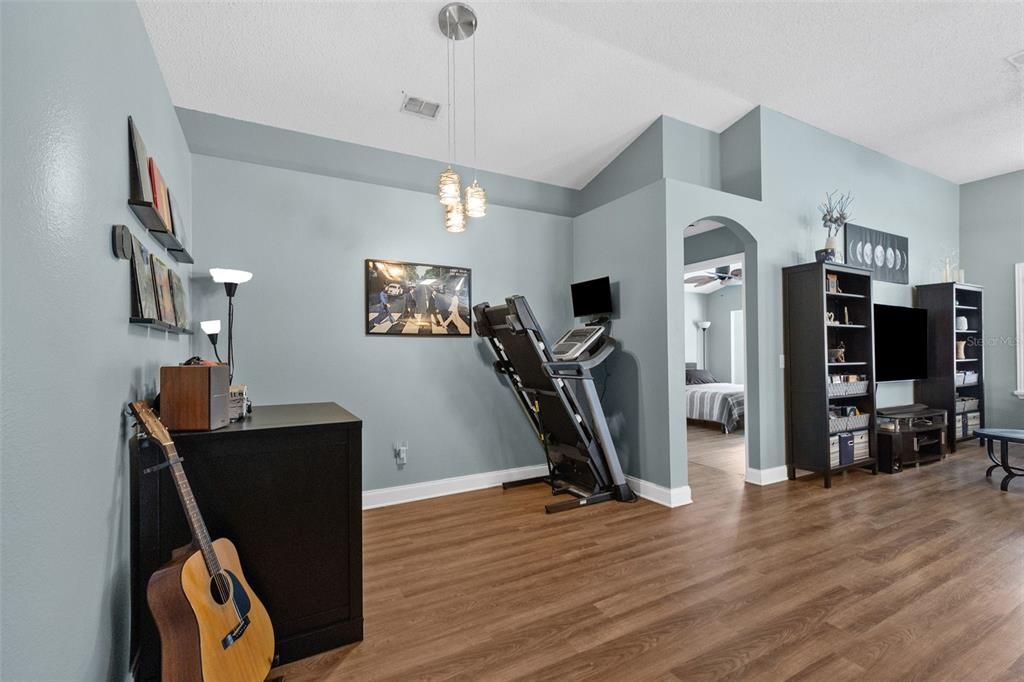 For Sale: $468,000 (3 beds, 2 baths, 1549 Square Feet)