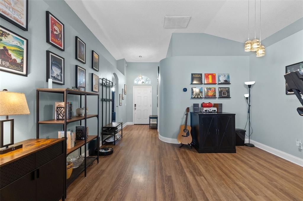 For Sale: $468,000 (3 beds, 2 baths, 1549 Square Feet)