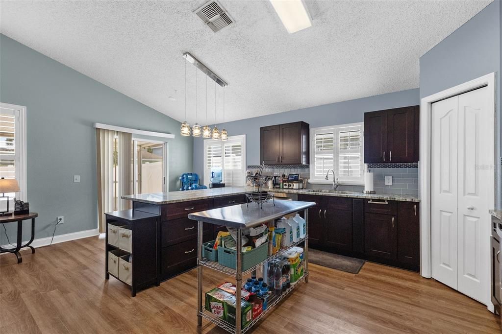 For Sale: $468,000 (3 beds, 2 baths, 1549 Square Feet)