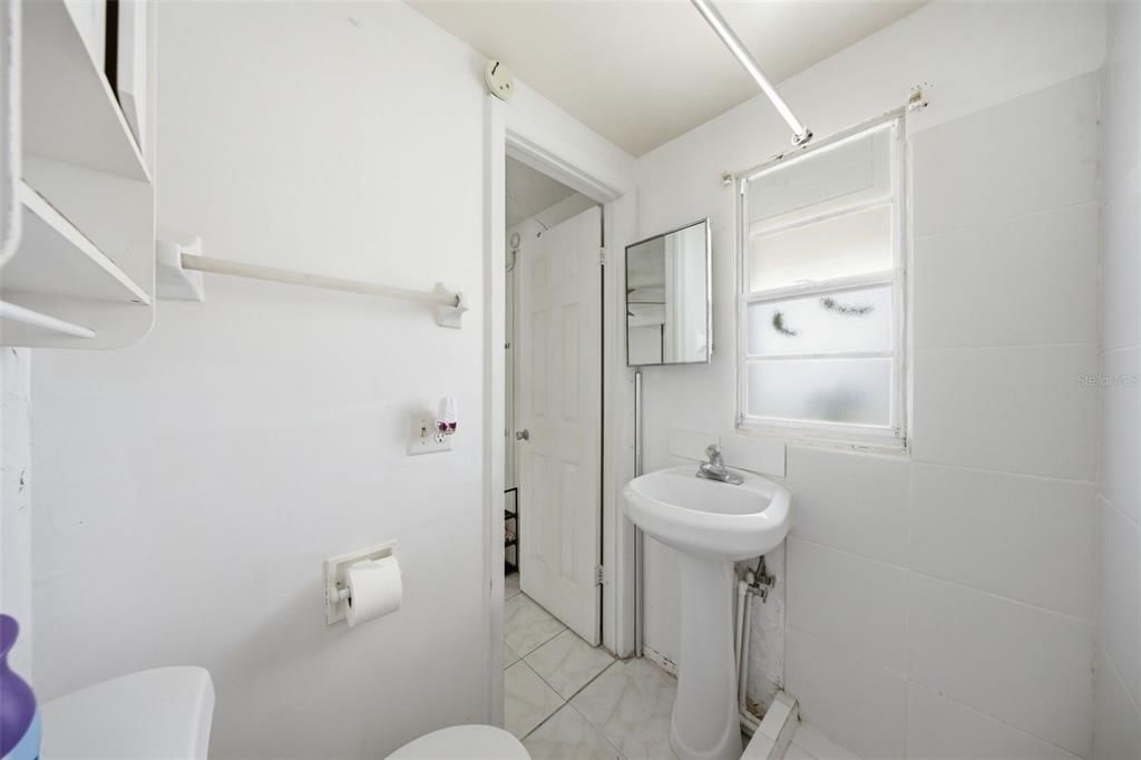 На продажу: $335,000 (7 спален, 6 ванн, 2585 Квадратных фут)