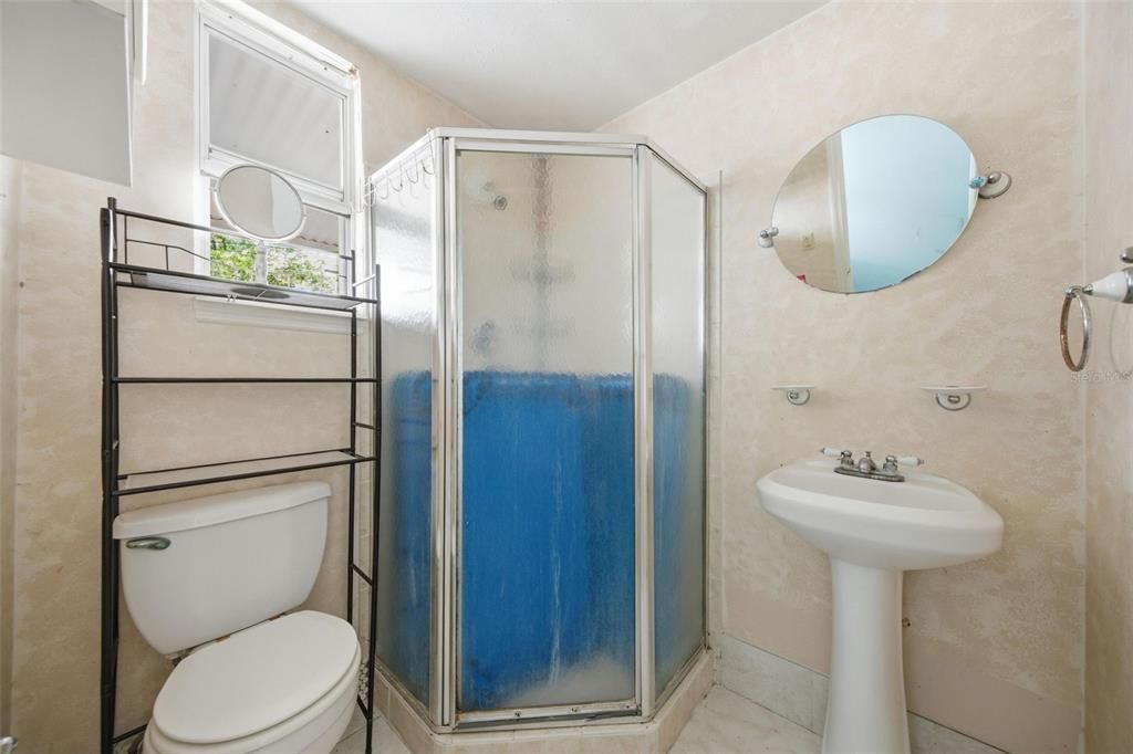 На продажу: $335,000 (7 спален, 6 ванн, 2585 Квадратных фут)