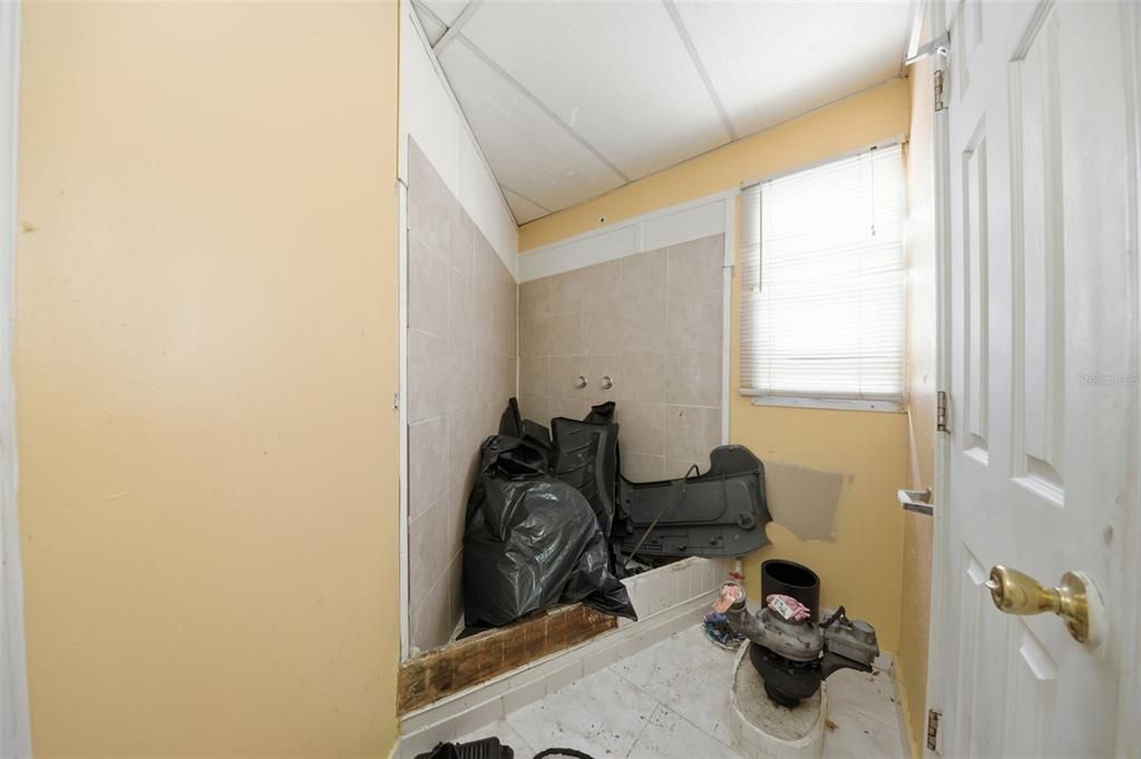 На продажу: $335,000 (7 спален, 6 ванн, 2585 Квадратных фут)