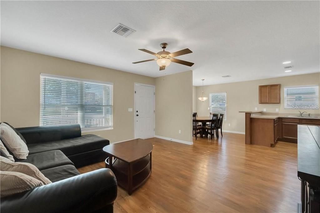For Sale: $259,990 (3 beds, 2 baths, 1144 Square Feet)