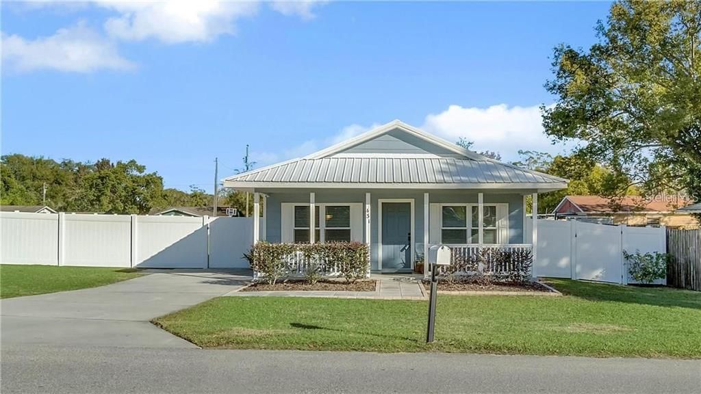 For Sale: $259,990 (3 beds, 2 baths, 1144 Square Feet)