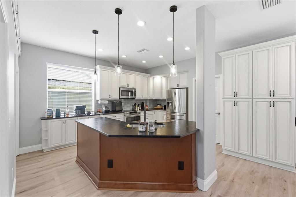 For Sale: $379,900 (4 beds, 2 baths, 1863 Square Feet)