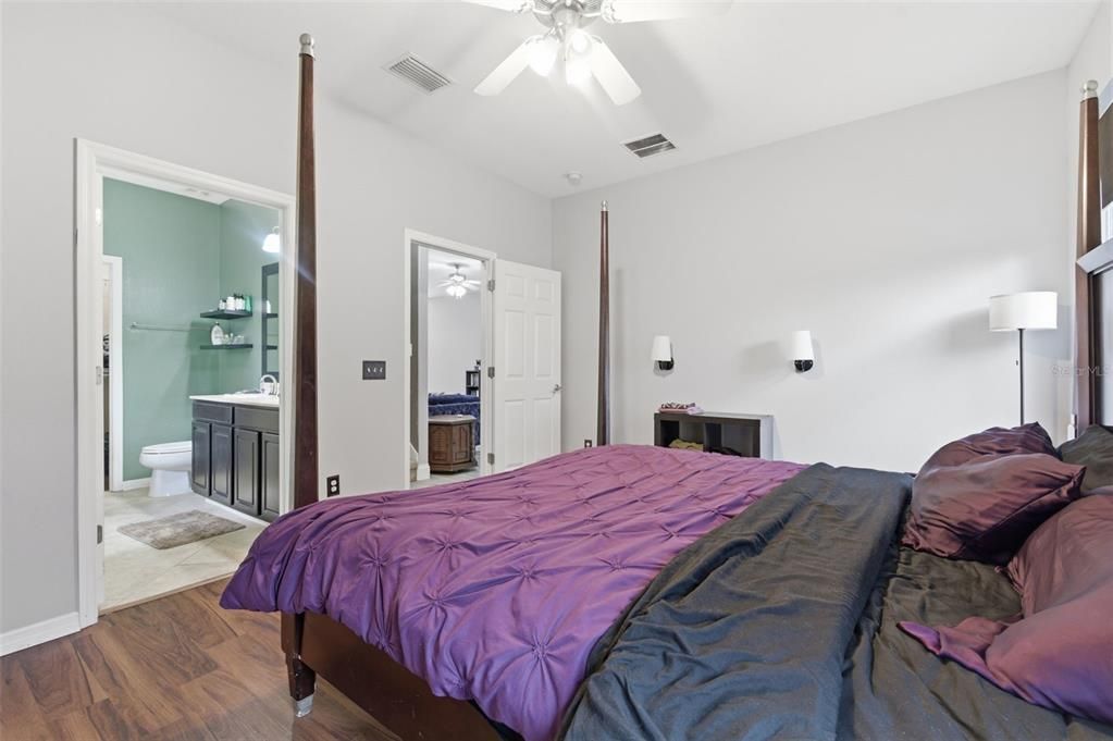 For Sale: $379,900 (4 beds, 2 baths, 1863 Square Feet)