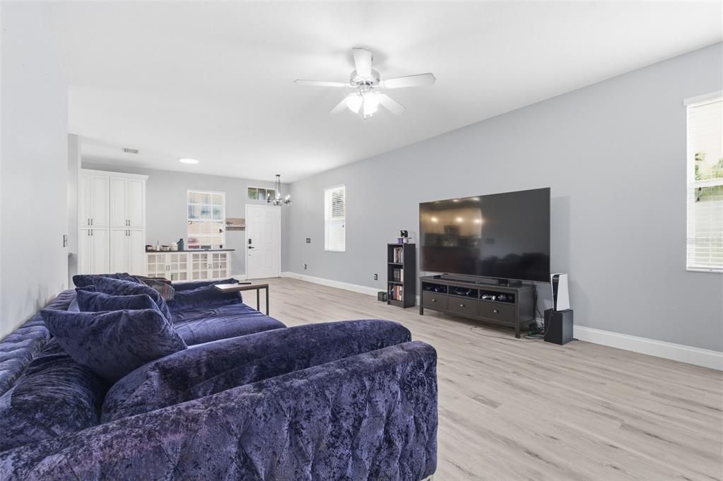 For Sale: $379,900 (4 beds, 2 baths, 1863 Square Feet)