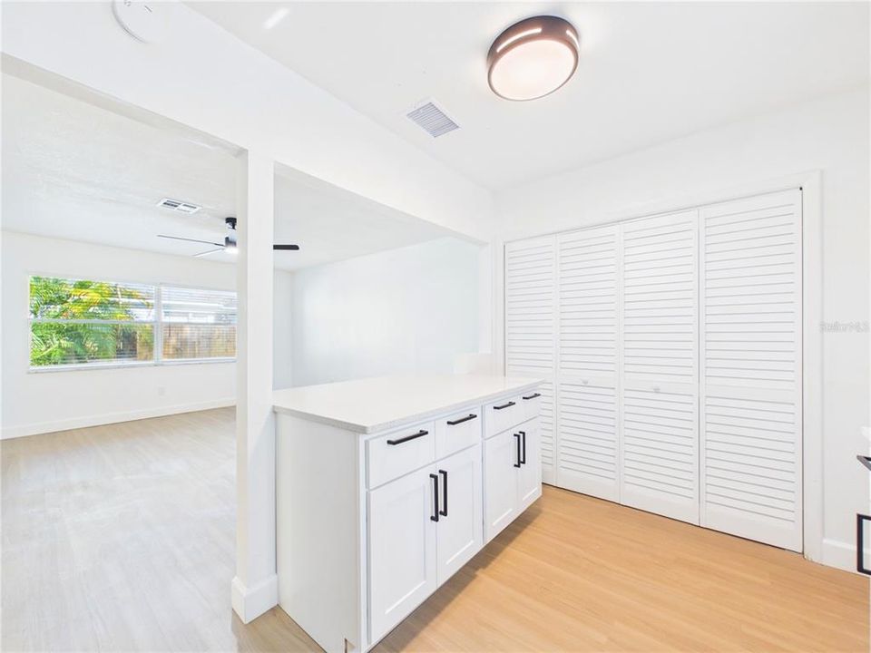 На продажу: $519,900 (4 спален, 0 ванн, 1836 Квадратных фут)