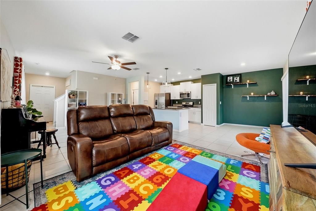 For Sale: $347,000 (4 beds, 2 baths, 1764 Square Feet)