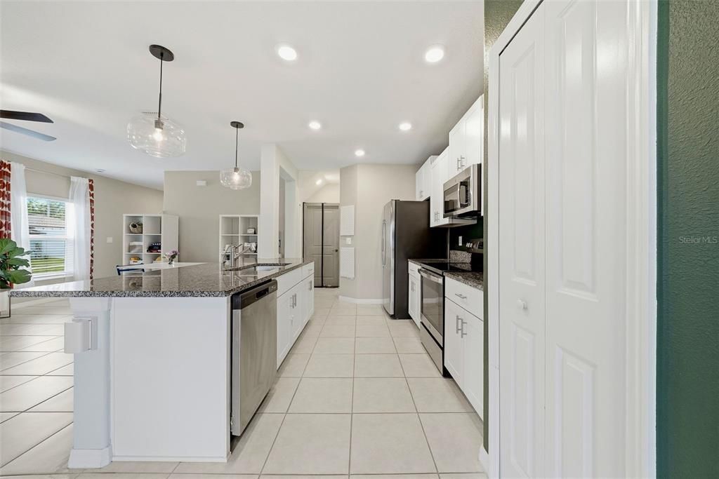 For Sale: $347,000 (4 beds, 2 baths, 1764 Square Feet)