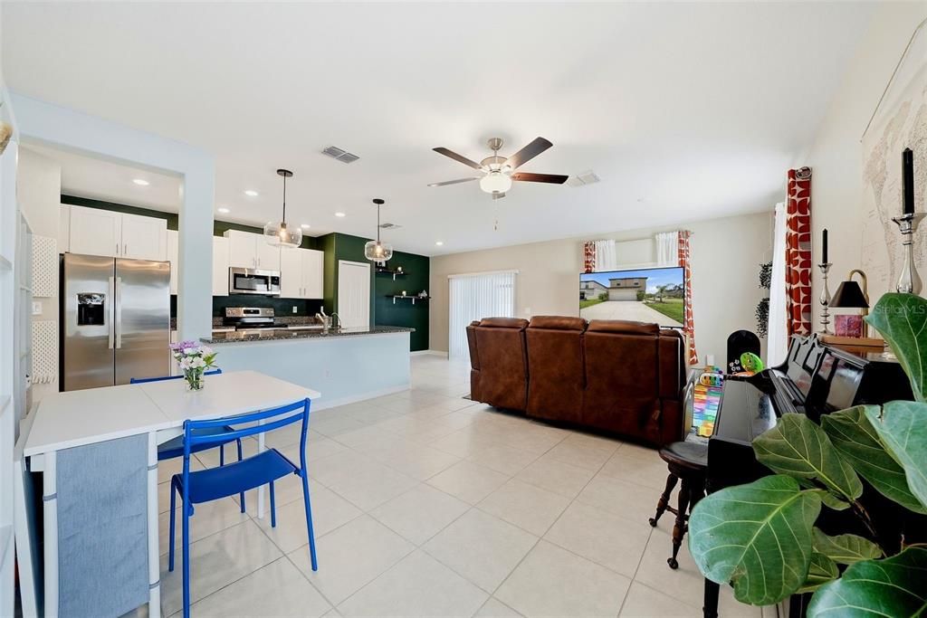 For Sale: $347,000 (4 beds, 2 baths, 1764 Square Feet)