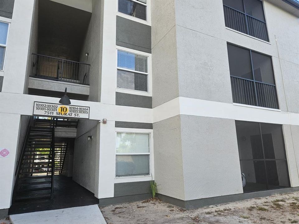 For Sale: $255,900 (2 beds, 2 baths, 1003 Square Feet)