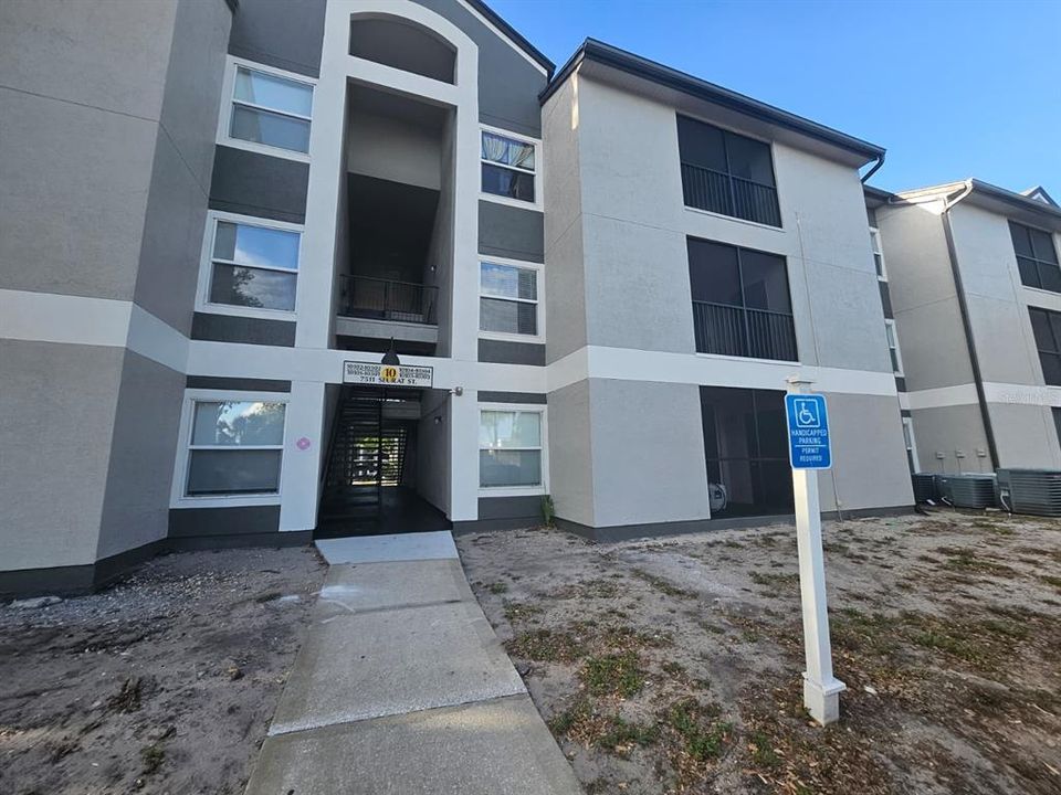 For Sale: $255,900 (2 beds, 2 baths, 1003 Square Feet)