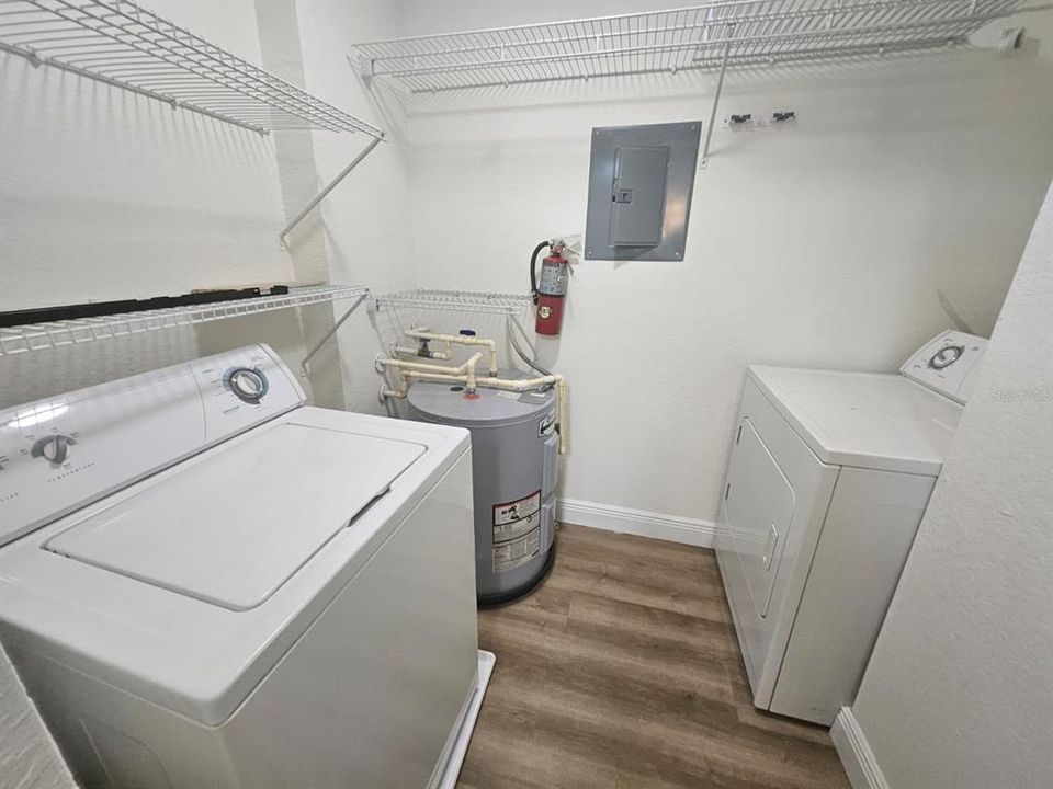 For Sale: $255,900 (2 beds, 2 baths, 1003 Square Feet)