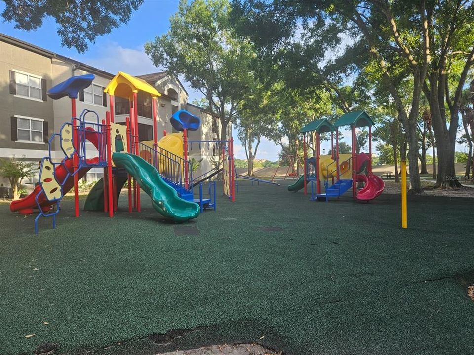 For Sale: $255,900 (2 beds, 2 baths, 1003 Square Feet)