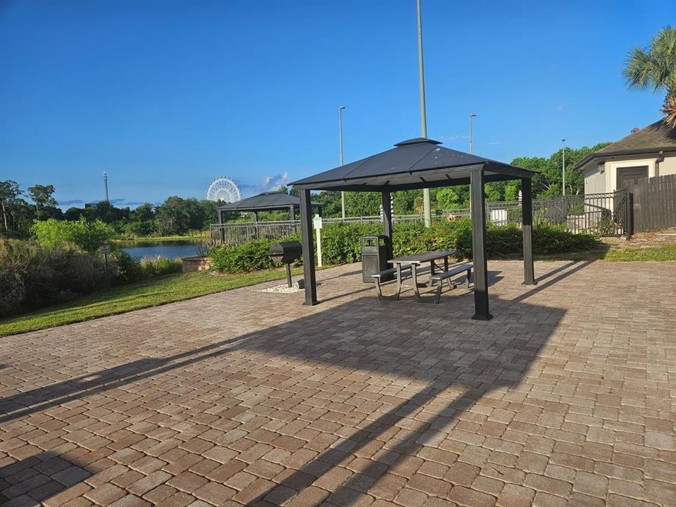 For Sale: $255,900 (2 beds, 2 baths, 1003 Square Feet)