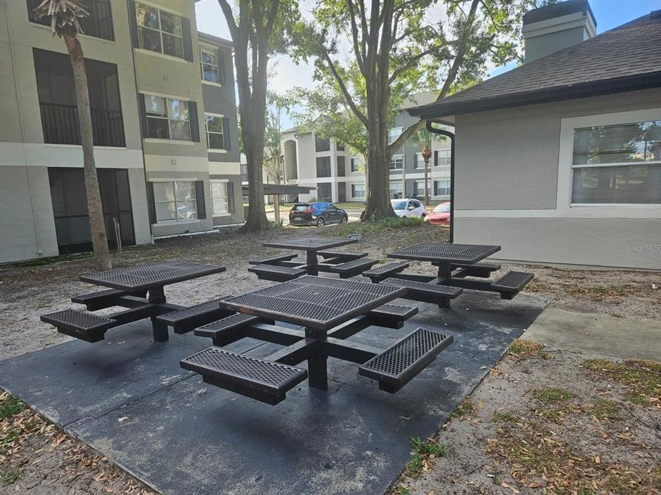 For Sale: $255,900 (2 beds, 2 baths, 1003 Square Feet)
