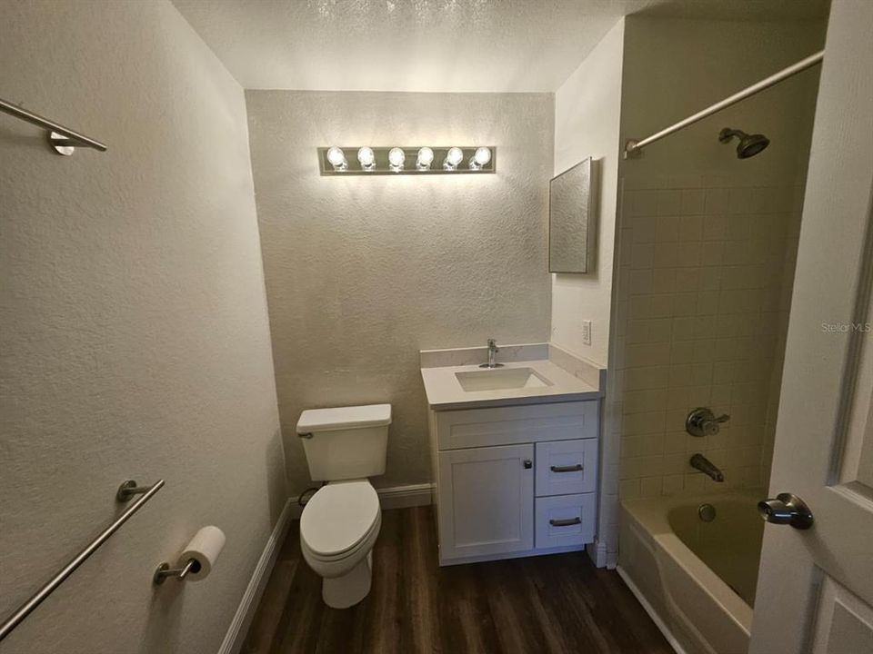 For Sale: $255,900 (2 beds, 2 baths, 1003 Square Feet)