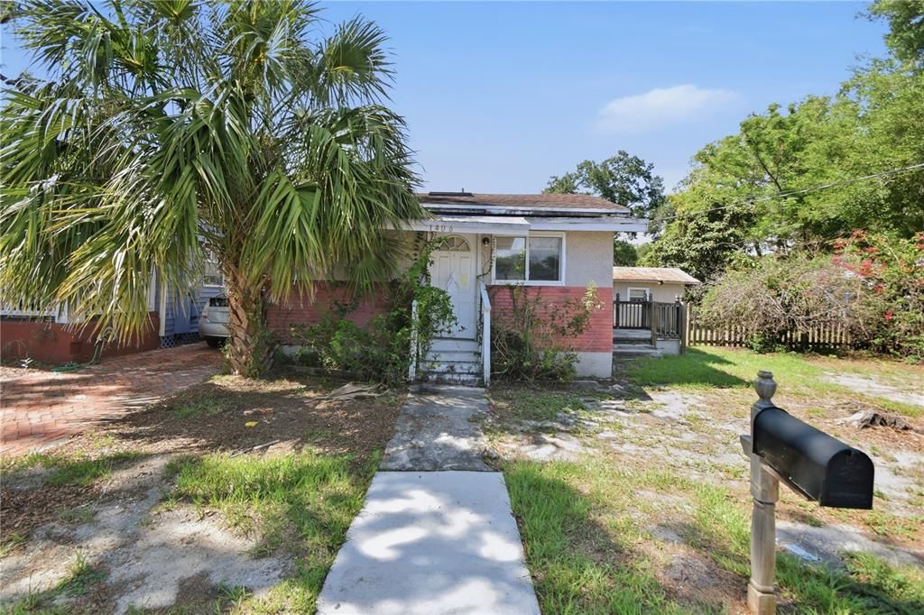 For Sale: $129,999 (2 beds, 1 baths, 1042 Square Feet)