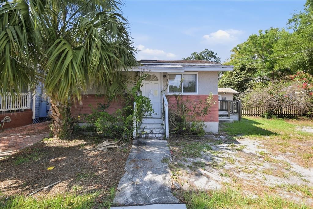 For Sale: $129,999 (2 beds, 1 baths, 1042 Square Feet)