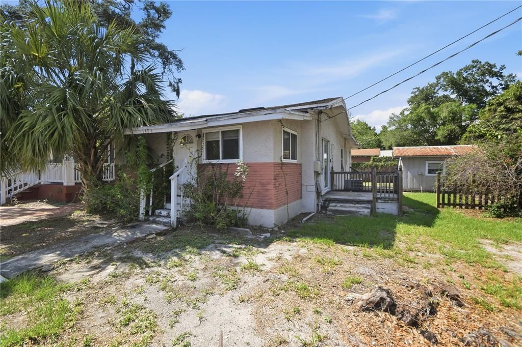 For Sale: $129,999 (2 beds, 1 baths, 1042 Square Feet)
