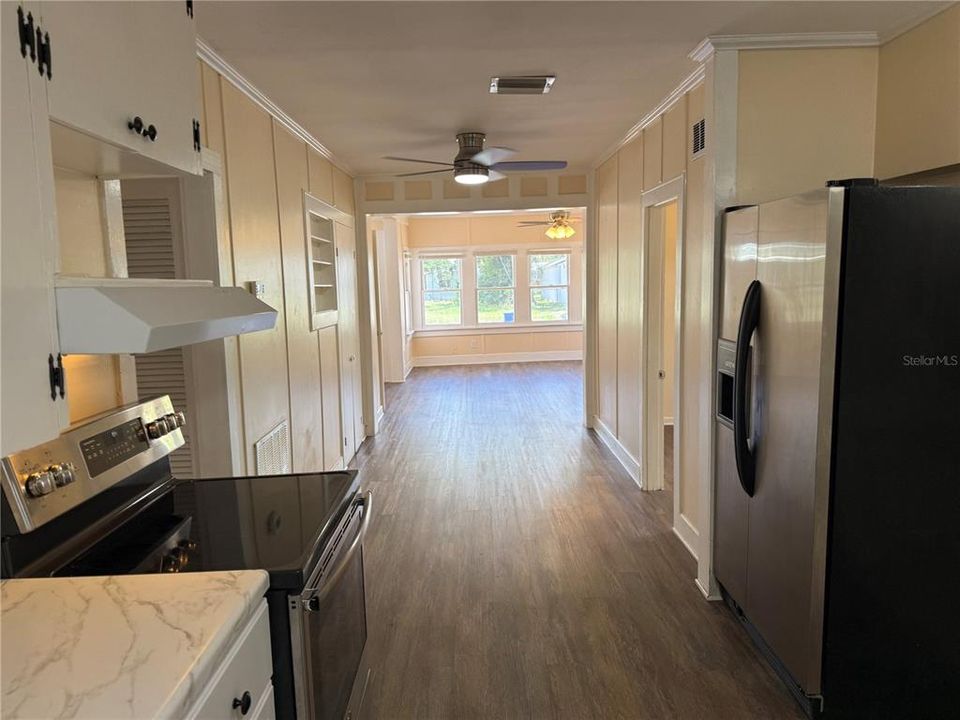 For Sale: $337,000 (2 beds, 1 baths, 1120 Square Feet)