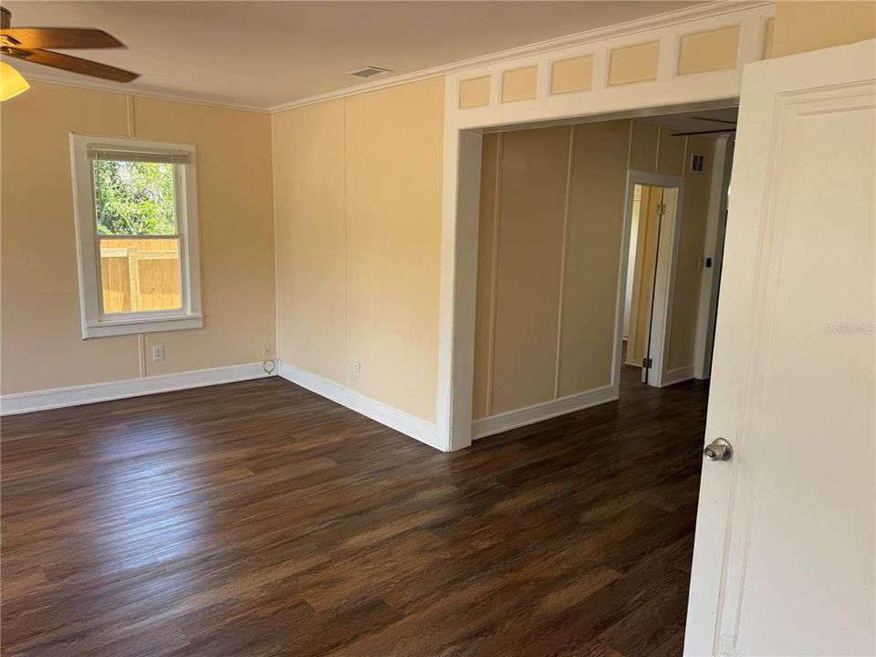 For Sale: $337,000 (2 beds, 1 baths, 1120 Square Feet)