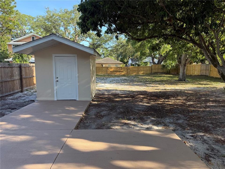For Sale: $337,000 (2 beds, 1 baths, 1120 Square Feet)