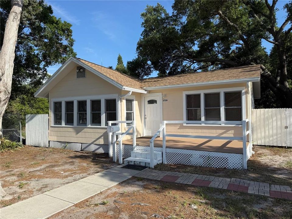 For Sale: $337,000 (2 beds, 1 baths, 1120 Square Feet)