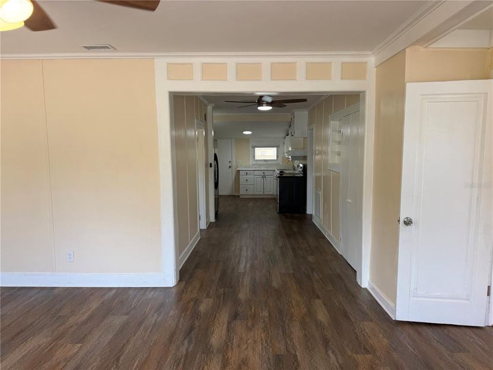 For Sale: $337,000 (2 beds, 1 baths, 1120 Square Feet)