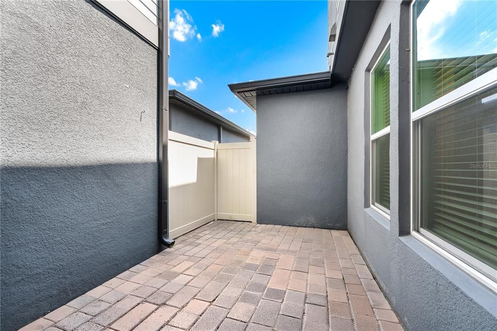 For Sale: $549,000 (3 beds, 2 baths, 1789 Square Feet)