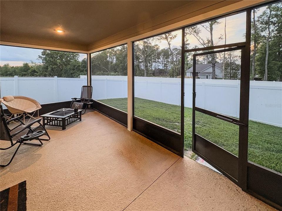 For Rent: $2,850 (4 beds, 2 baths, 1982 Square Feet)