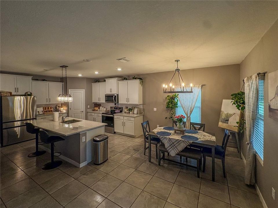 For Rent: $2,850 (4 beds, 2 baths, 1982 Square Feet)