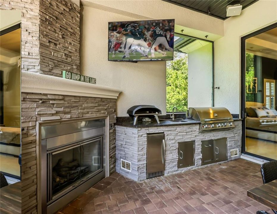 For Sale: $2,949,000 (5 beds, 4 baths, 4010 Square Feet)