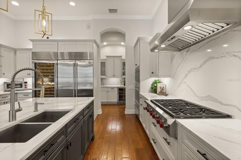 For Sale: $2,949,000 (5 beds, 4 baths, 4010 Square Feet)