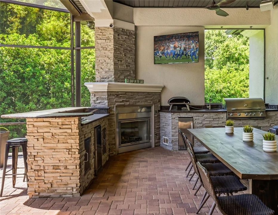 For Sale: $2,949,000 (5 beds, 4 baths, 4010 Square Feet)