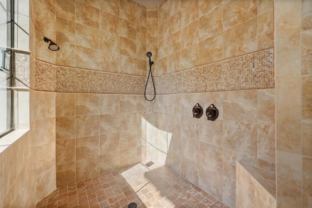 For Sale: $2,949,000 (5 beds, 4 baths, 4010 Square Feet)