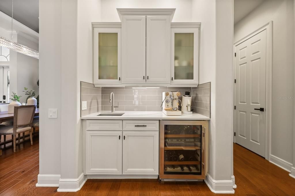 For Sale: $2,949,000 (5 beds, 4 baths, 4010 Square Feet)