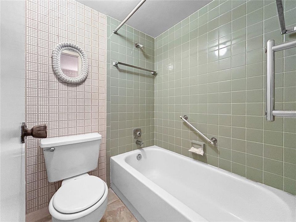 For Sale: $149,900 (2 beds, 2 baths, 1105 Square Feet)