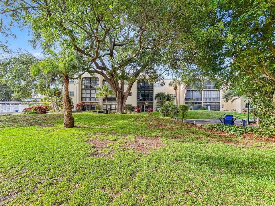 For Sale: $149,900 (2 beds, 2 baths, 1105 Square Feet)