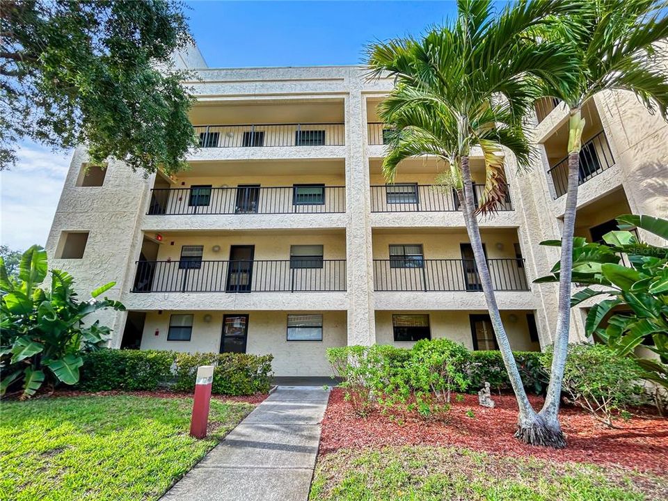 For Sale: $149,900 (2 beds, 2 baths, 1105 Square Feet)