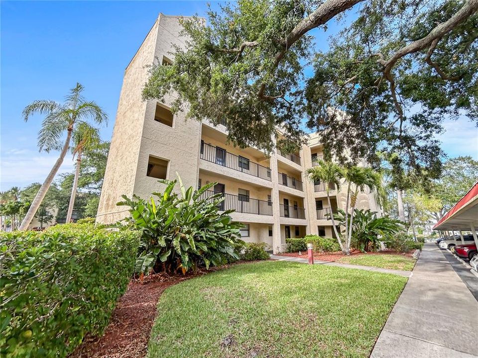 For Sale: $149,900 (2 beds, 2 baths, 1105 Square Feet)
