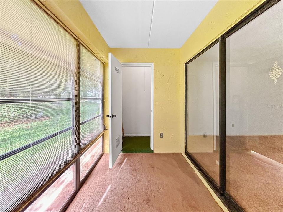 For Sale: $149,900 (2 beds, 2 baths, 1105 Square Feet)
