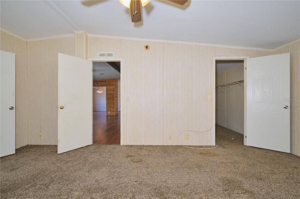 For Sale: $269,000 (4 beds, 2 baths, 2337 Square Feet)