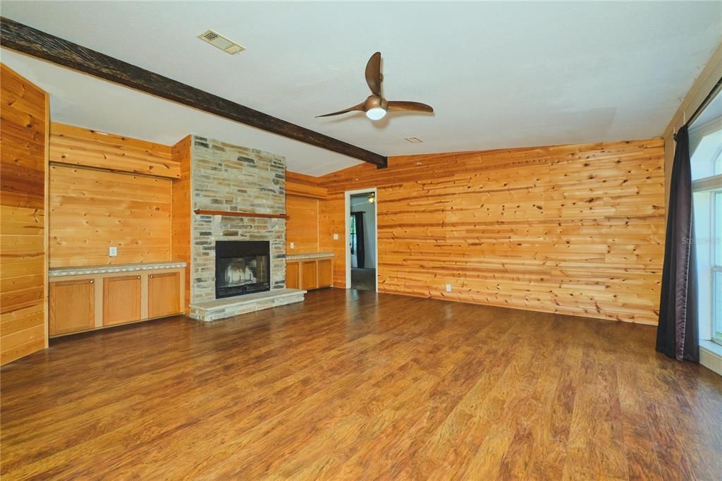 For Sale: $269,000 (4 beds, 2 baths, 2337 Square Feet)