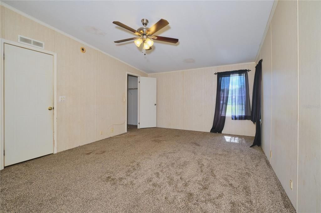 For Sale: $269,000 (4 beds, 2 baths, 2337 Square Feet)