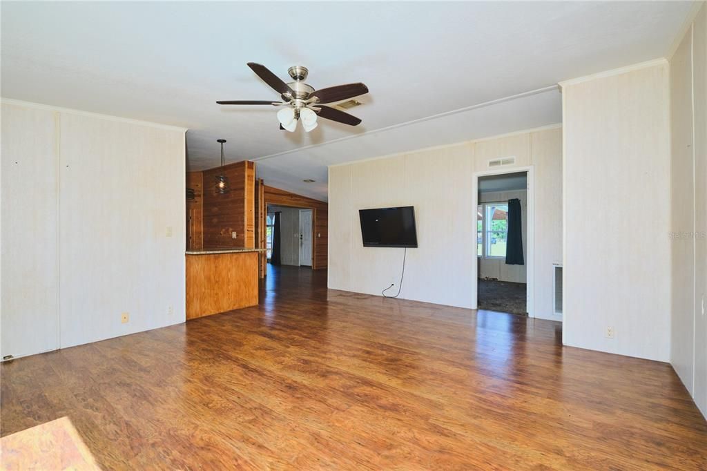 For Sale: $269,000 (4 beds, 2 baths, 2337 Square Feet)
