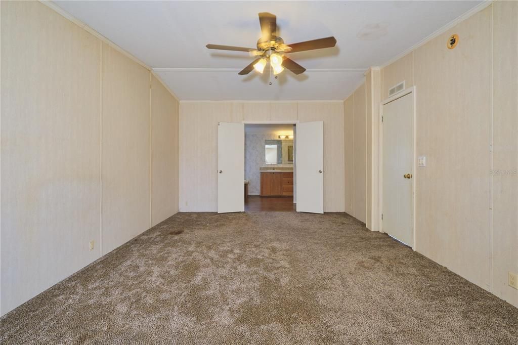 For Sale: $269,000 (4 beds, 2 baths, 2337 Square Feet)