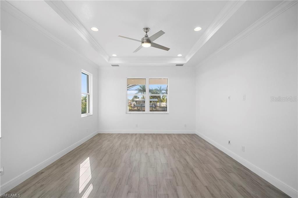 En Venta: $929,900 (3 camas, 3 baños, 2361 Pies cuadrados)